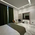 Maison Tritone 4* روما