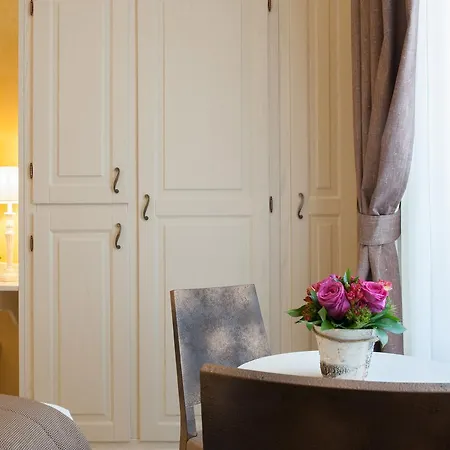 Pensionat Maison Tritone 4*